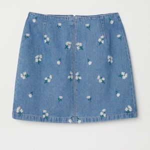 H&M denim skirt w/ daisies embroidery(never worn)
